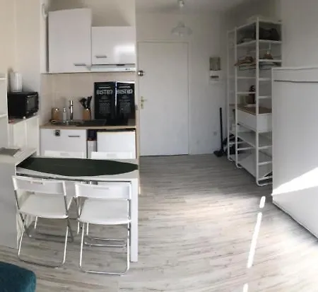 Rénové Balcon Ensoleillé Et Calme *